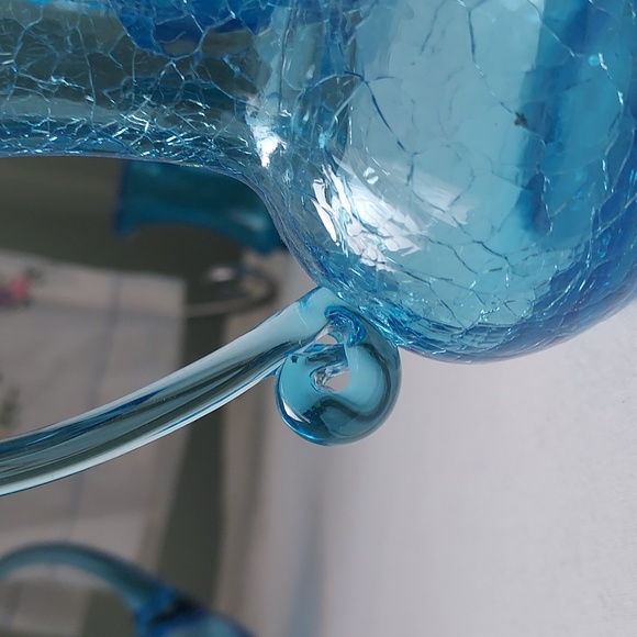 Turquoise blue 💙 crackle glass mini pitcher flower bud vase - Picture 15 of 16